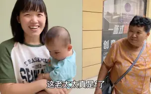 Download Video: 婆婆第一次给二宝买衣服，大宝一旁却提起意见，有这样婆婆真幸福