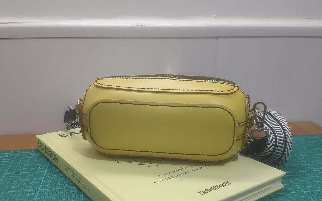 迷你黄色背带包