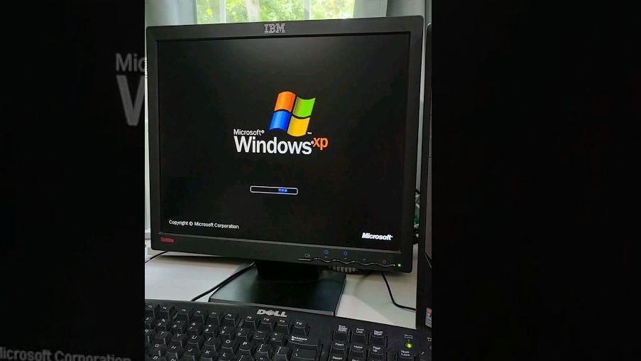 [youtube搬运]现在是2005年,你正在启动一台windows xp系统的老电脑