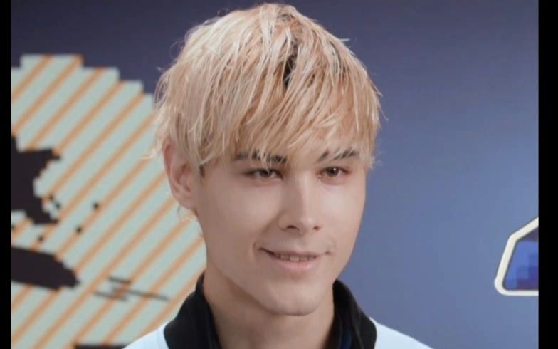 唱跳歌手利路修用初舞台歌曲jackpot打开主题曲舞台燃