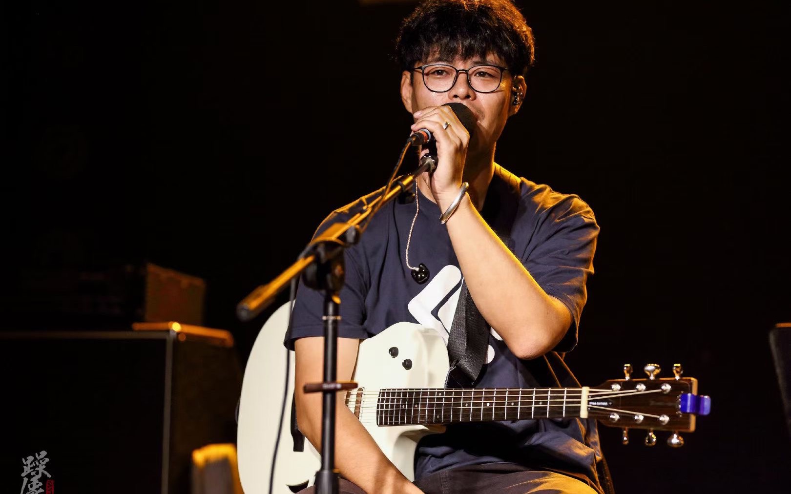 国内知名民谣歌手 纣王老胡 访谈 ; 收录了传唱度非常高的代表作:《涩