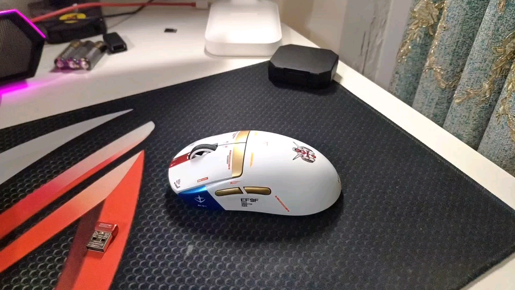 罗技gpw二代鼠标改色成品,高达主题配色