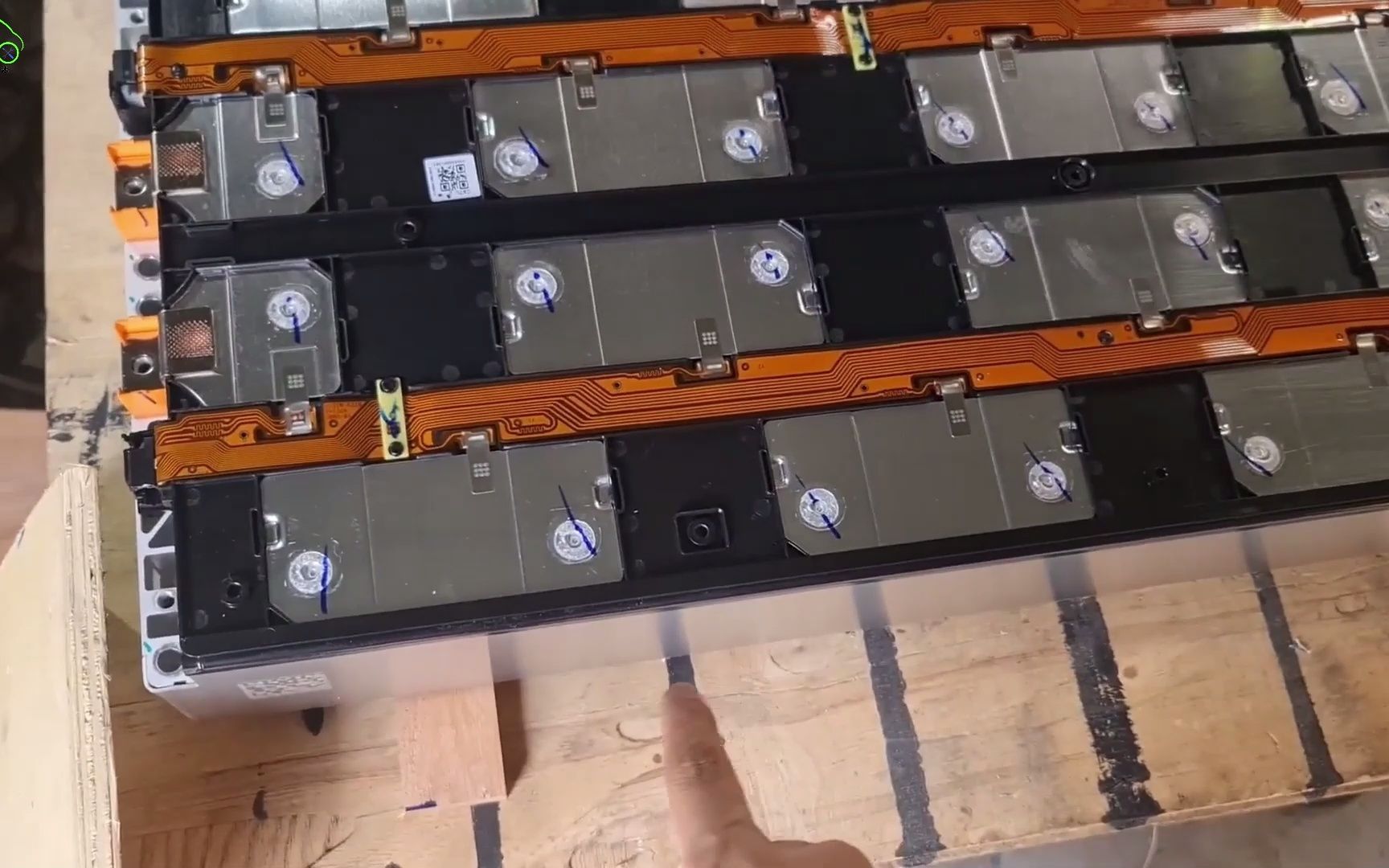 比亚迪byd电池模组损坏,如何更换维修电芯?—新能源汽车维修