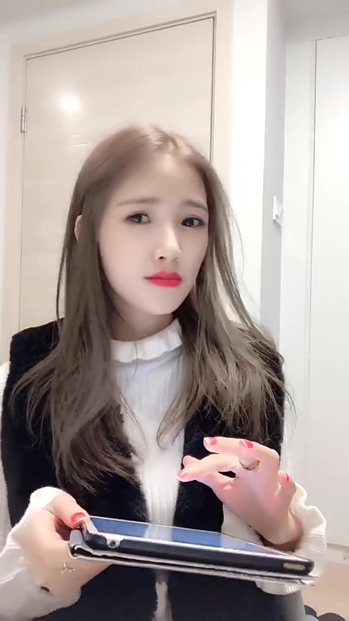 三更半夜的楼上的小姐姐你要不要那么嗨咯