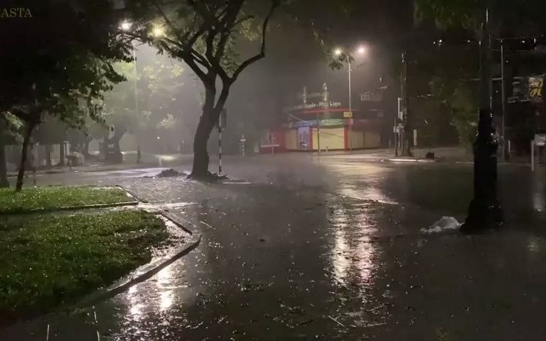 [图]【助眠/作业用】3小时 停止思考并以大雨和雷暴的声音入睡-夜雨声使人入睡