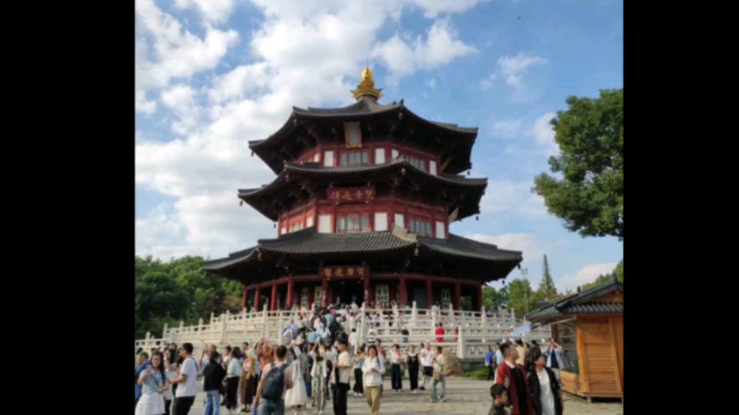 苏州寒山寺钟楼敲钟