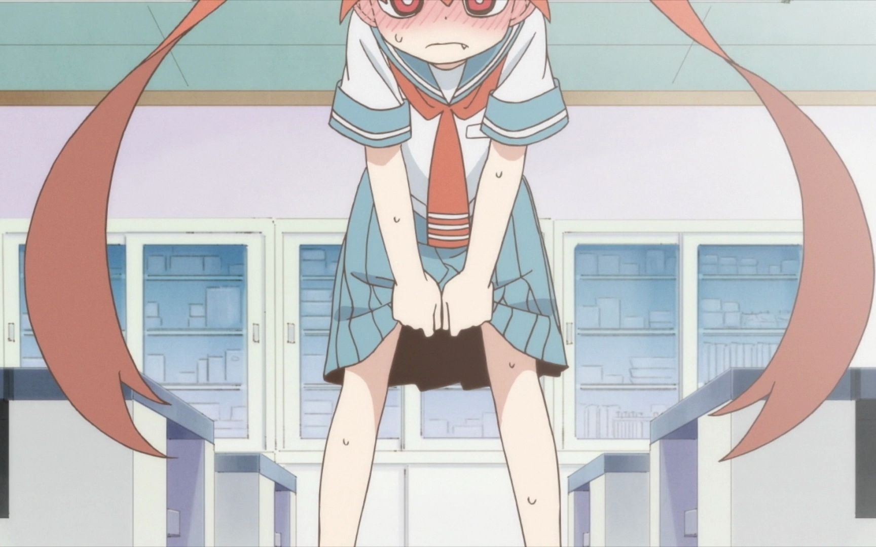 上野发明出暗物质裙子,能够避免裙子走光,让同学盯着裙底看!