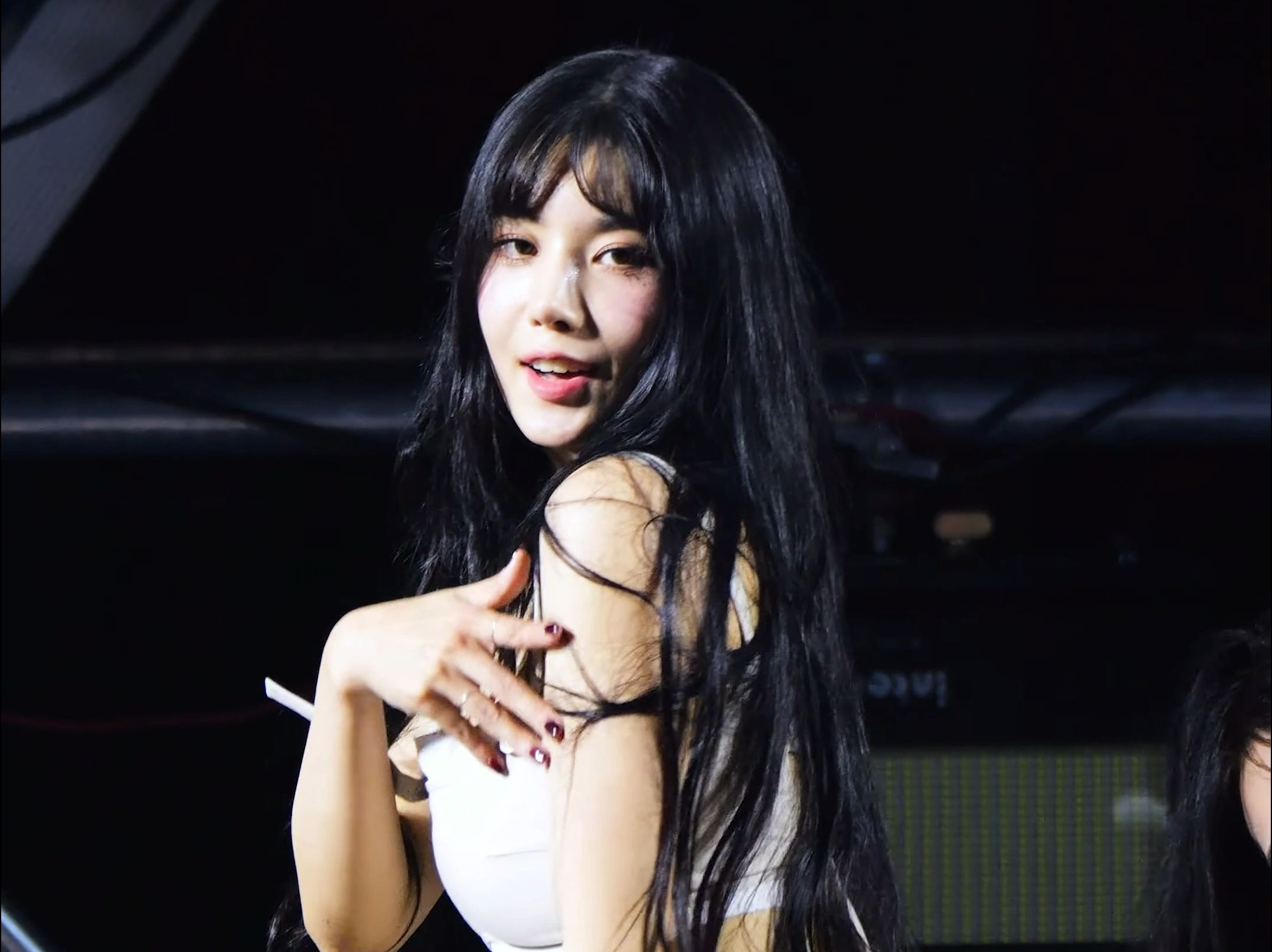 4k 权恩妃白色吊带绝美直拍