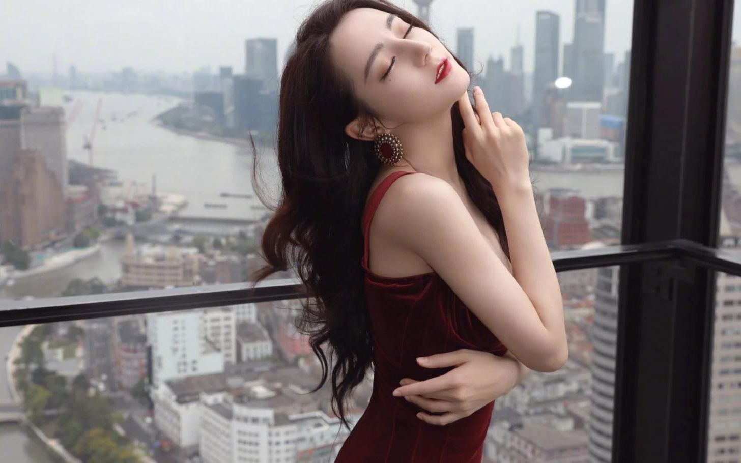 杨幂迪丽热巴范冰冰刘亦菲刘诗诗倪妮鞠婧祎谁更美艳呢?