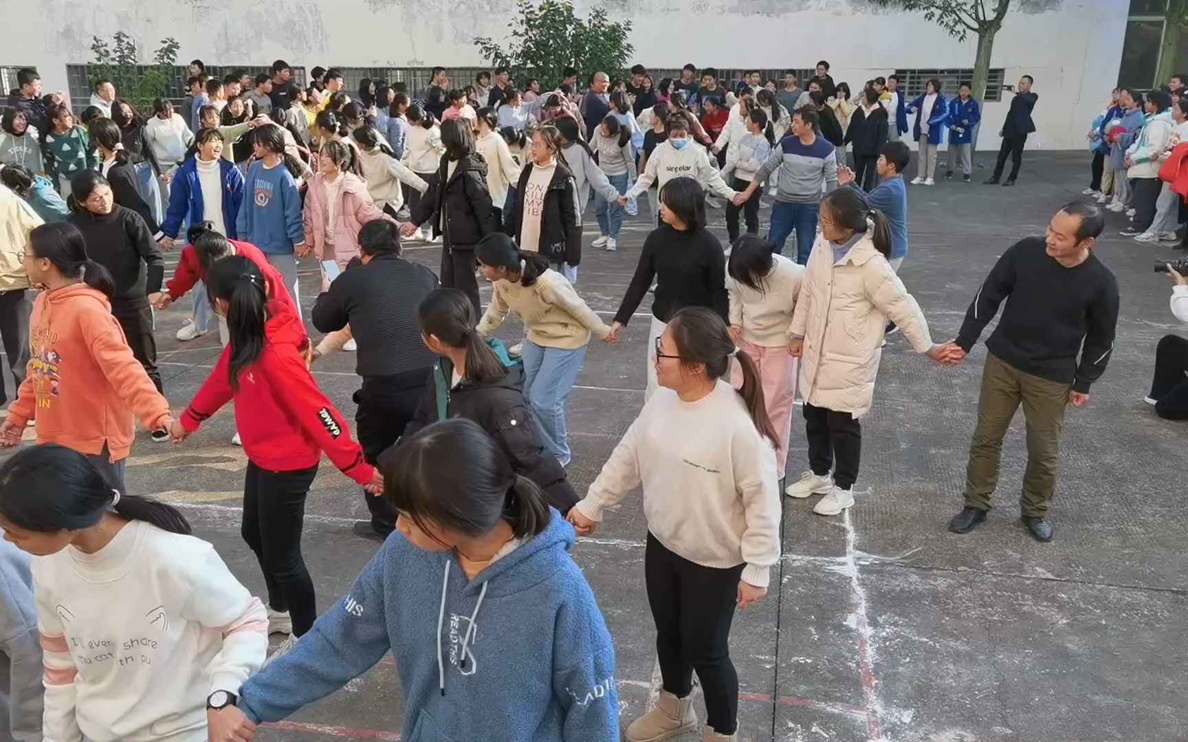 龙南中学初中部乐享"双减",师生同欢庆元旦活动