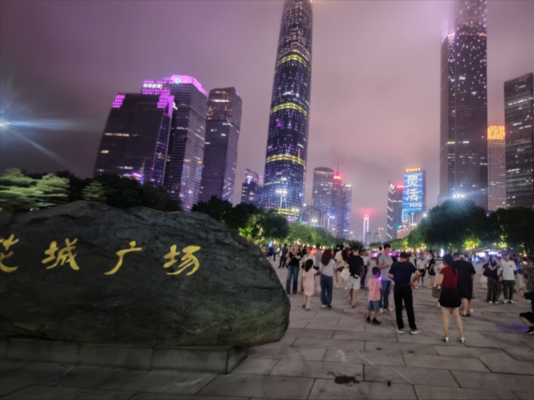 广州citywalk|夜晚行走广州花城广场