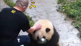 花花：嘻嘻 我有一个超级好的谭爷爷！