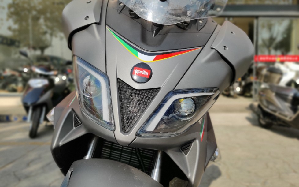 阿普利亚sr250国产运动踏板摩托新标杆