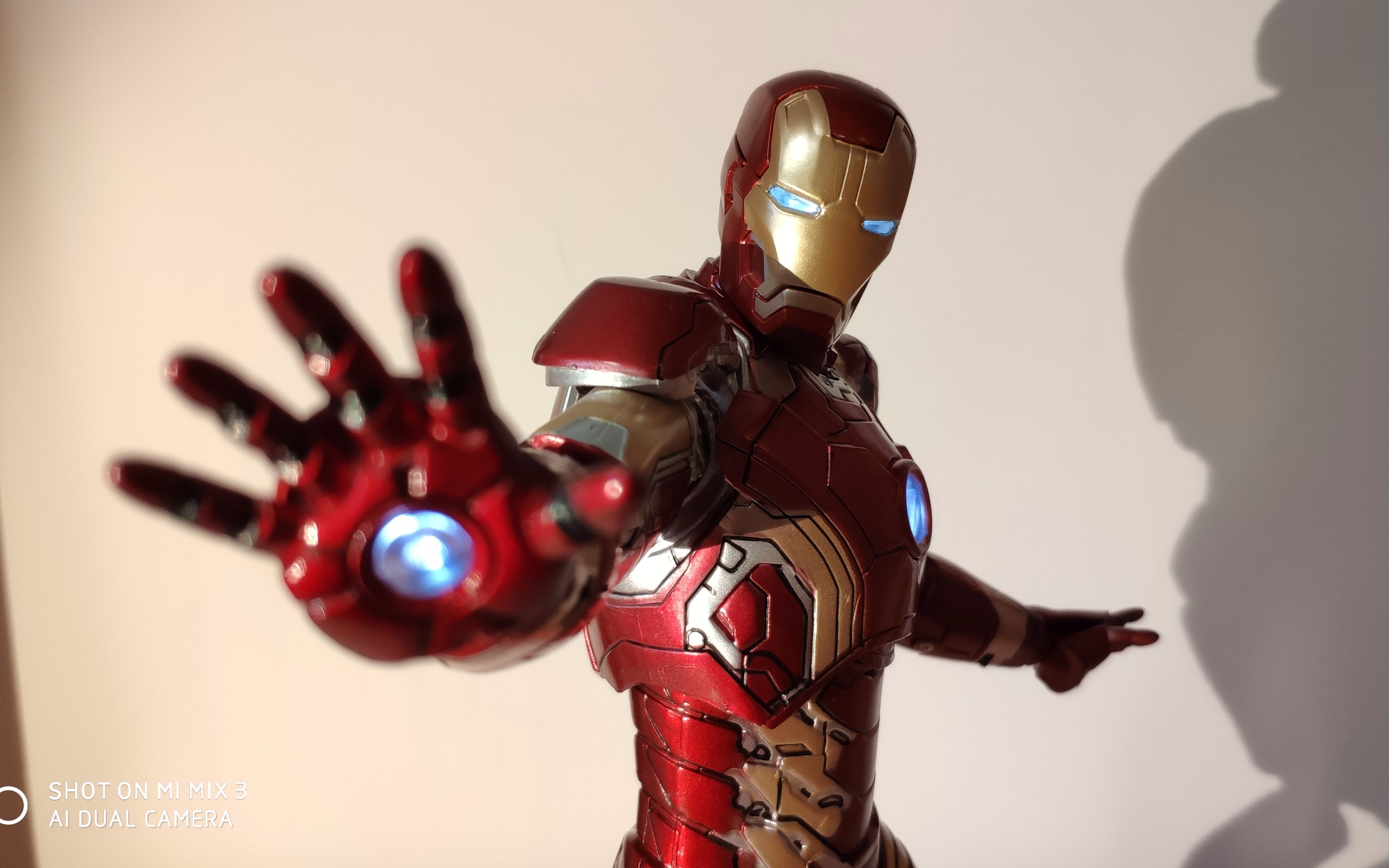 国产hc31厘米高发光钢铁侠mk43开箱 简介