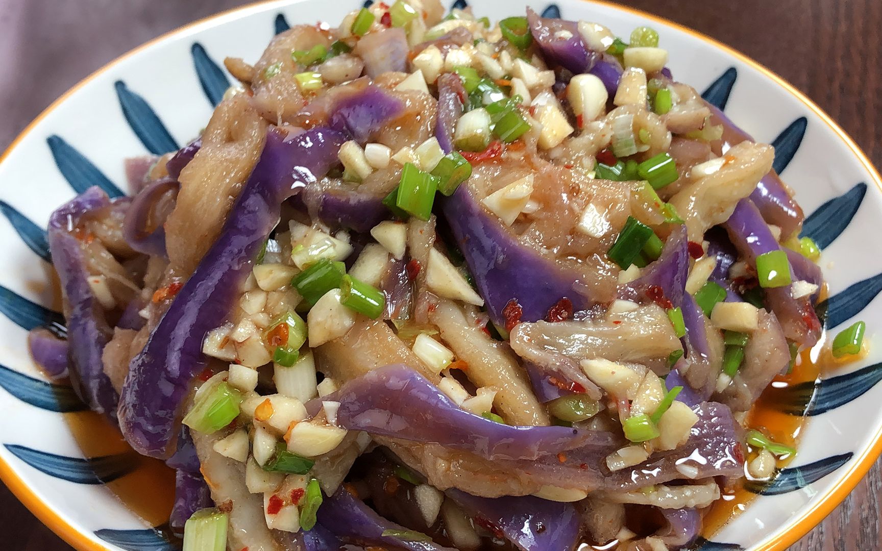 凉拌茄子很多人会做但变色发黑掌握这个窍门茄子好吃好看