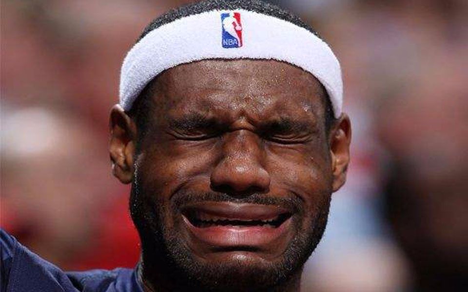 【詹姆斯】黑粉拿发际线和哭泣宝宝挑衅,老汉被激怒垃圾话疯狂反击