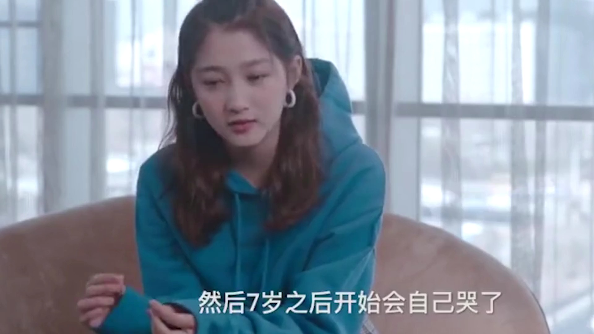 有一种"签名"叫关晓彤的签名,总共就一笔,但全国人都能看懂