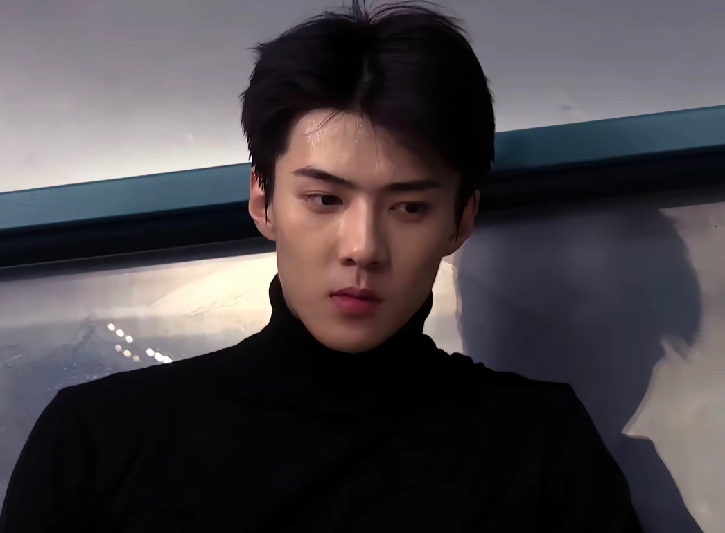 黑领毛衣帅的很直观