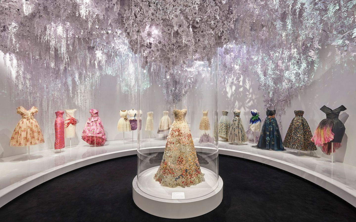 时尚殿堂christiandiorva博物馆回顾展designerofdreams梦的设计师