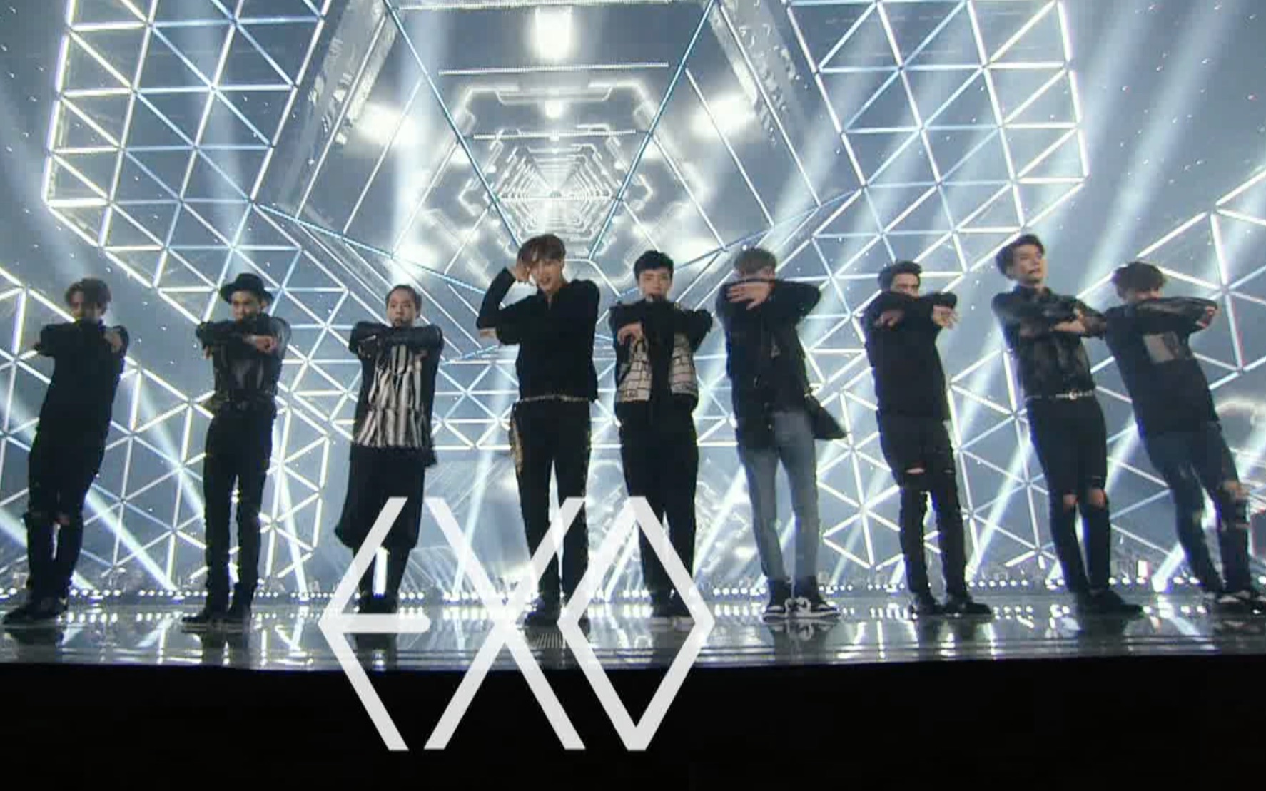 【live】exo 二辑comeback「exodus call me baby」 一位受赏 150405