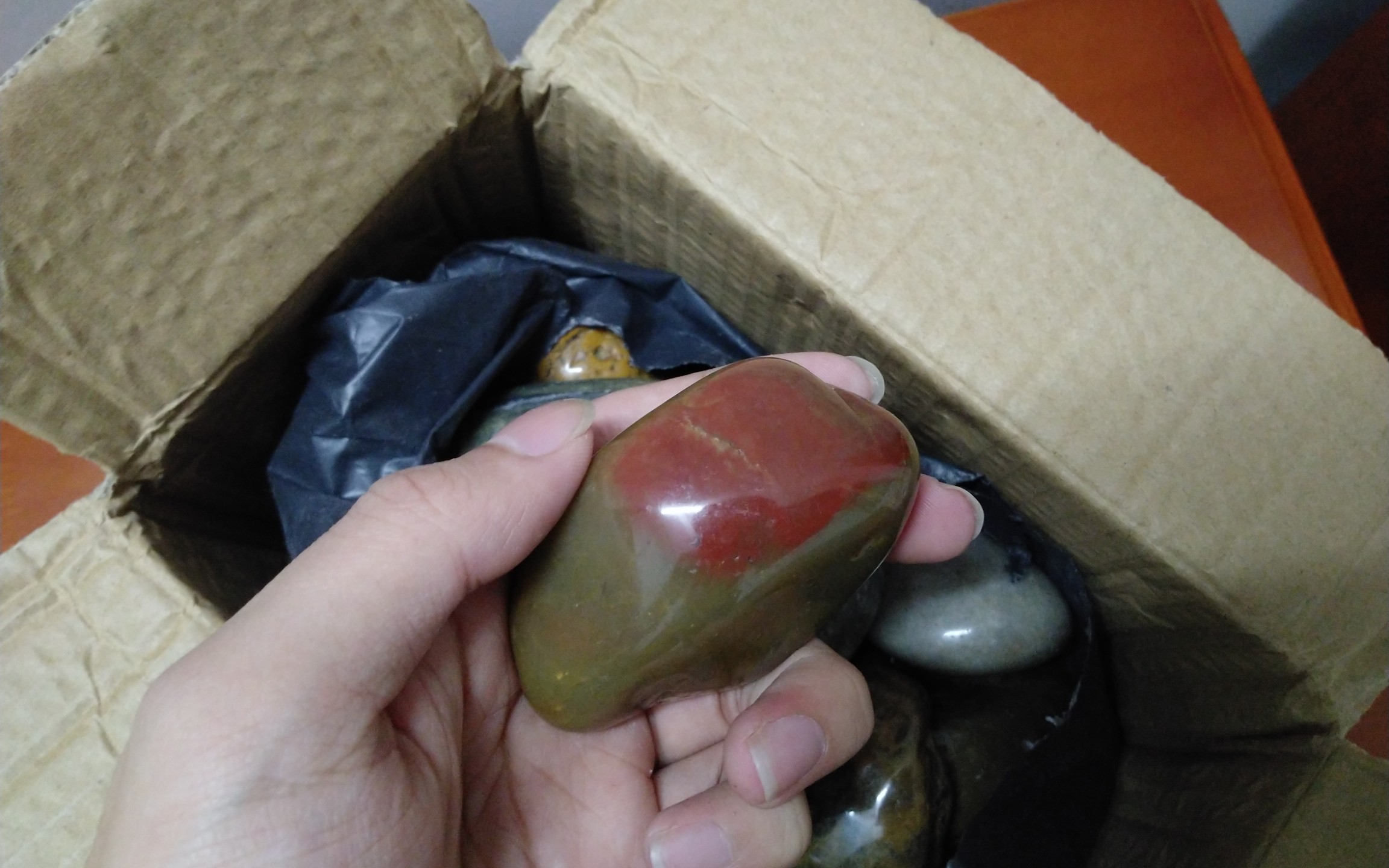 滴血石开箱,就说吧,这颗值多少钱.