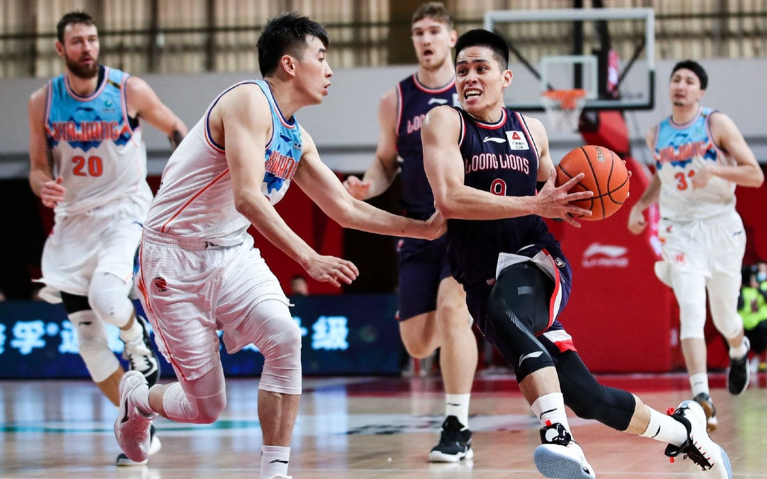 广州男篮轻松击败新疆队,球队完成升华!