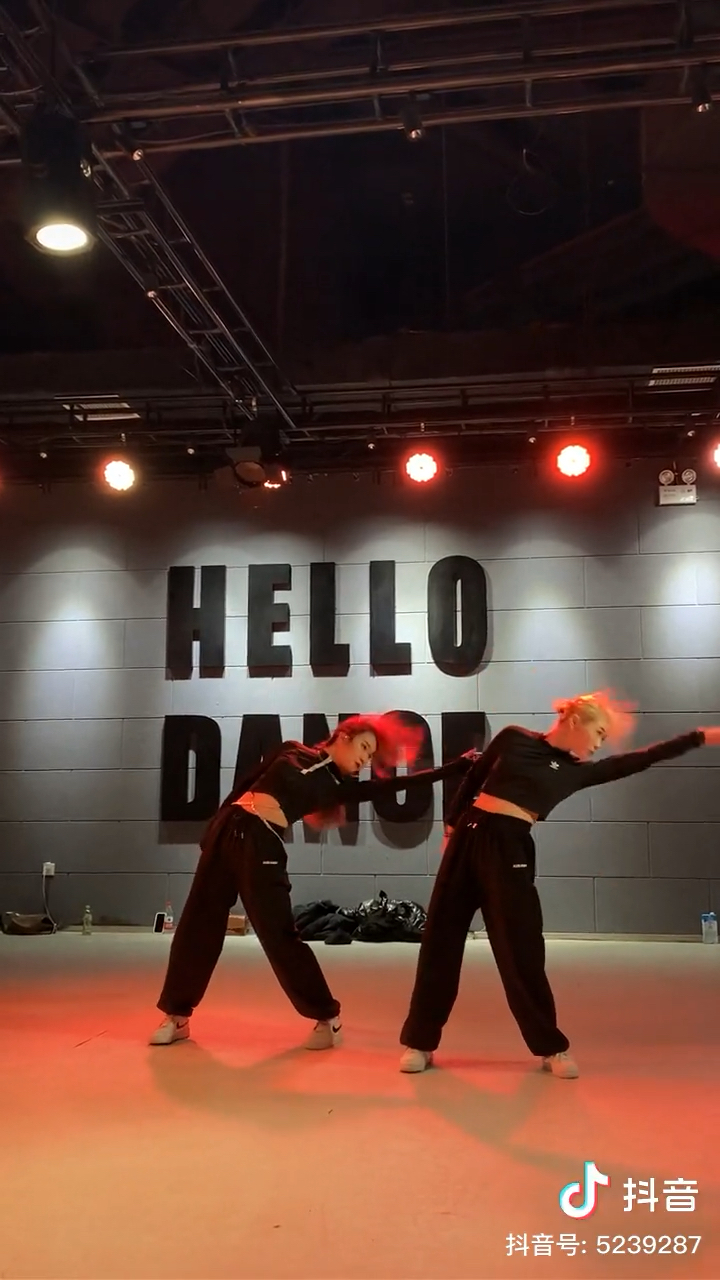 【hd美斯编舞】river_哔哩哔哩 (゜-゜)つロ 干杯~-bilibili