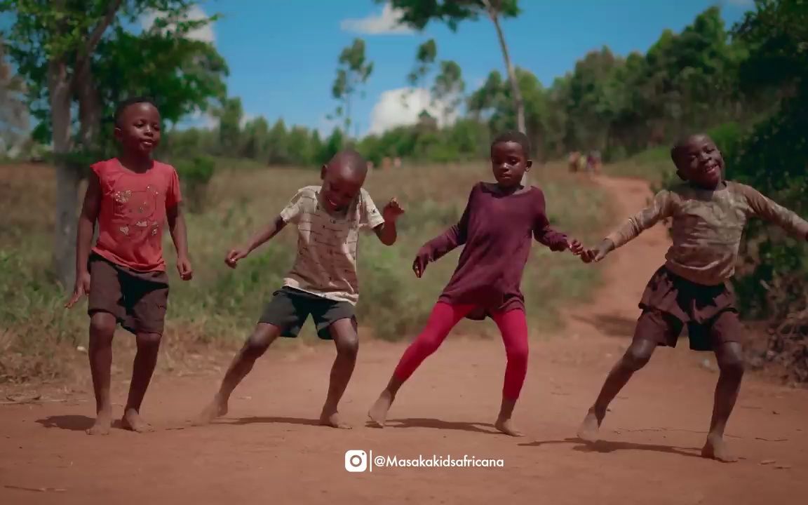 [图]Masaka Kids Africana - I Look to You [Official Music Video]