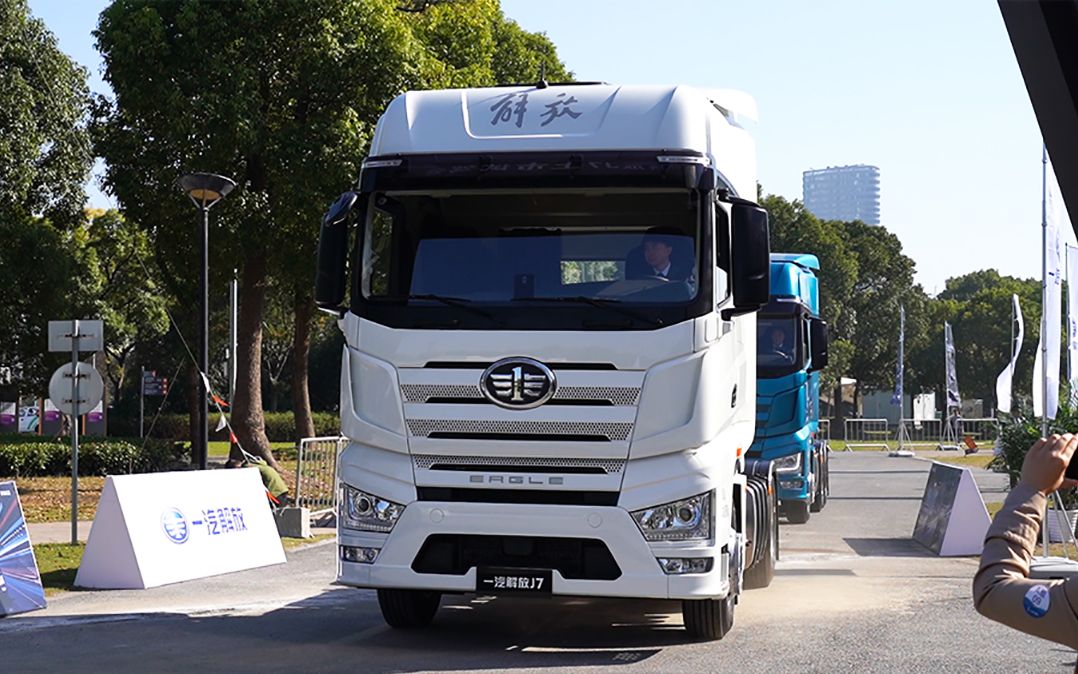 解放j7牵引车性能到底怎么样?老司机:真正开过才知道