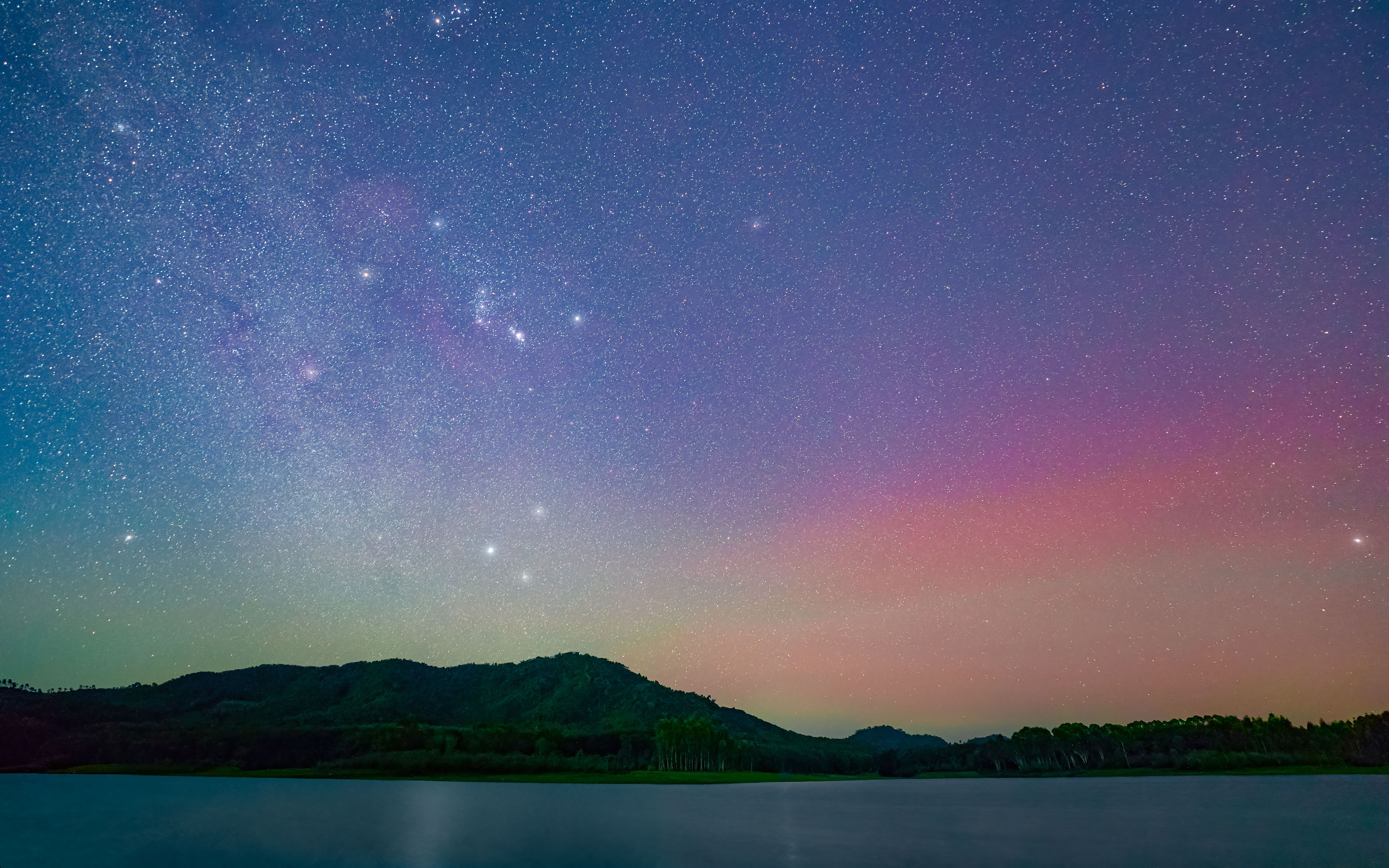 [图]4K（抓住夏季银河的尾巴，与唯美的冬季星空来一场约会）