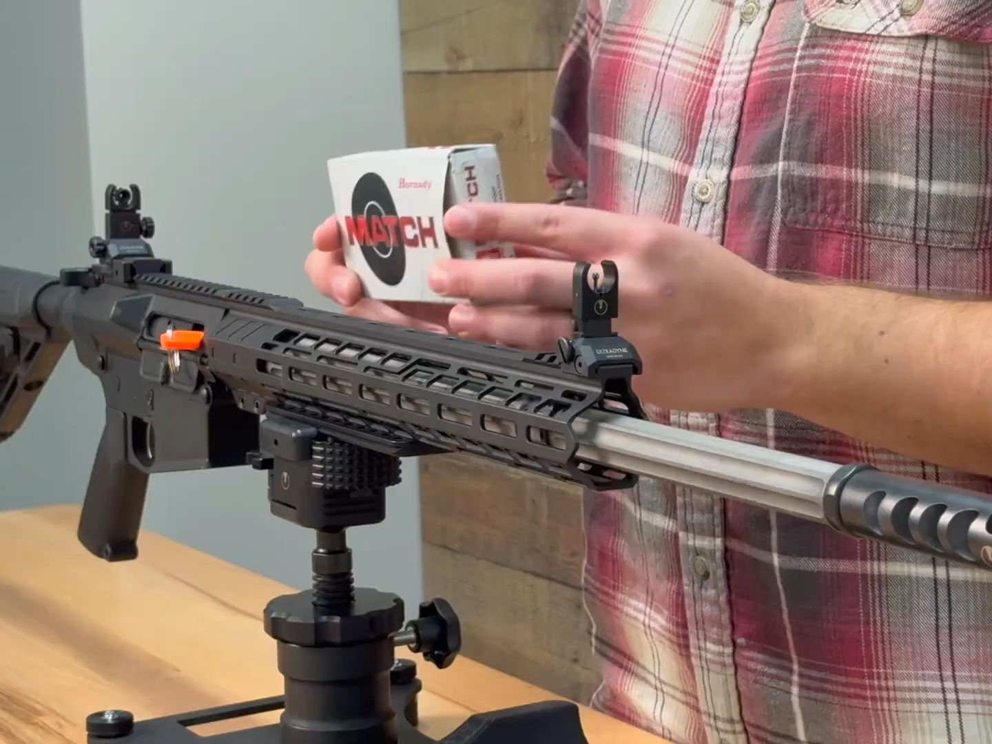 使用机械瞄具射击1100码