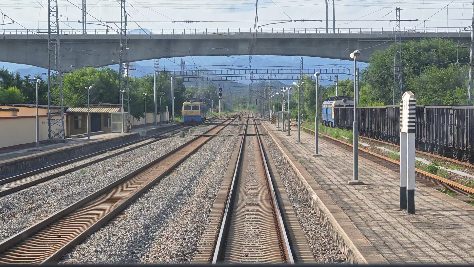 京承铁路怀柔至通县西 双线电气化区段原速后方展望