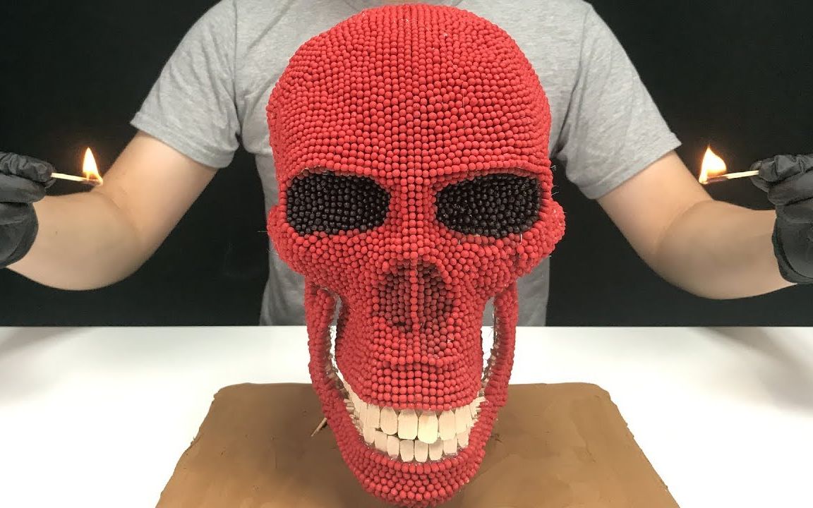 【火柴制作的骷髅头】,点燃后 尼古拉斯凯奇问"我摩托车呢?