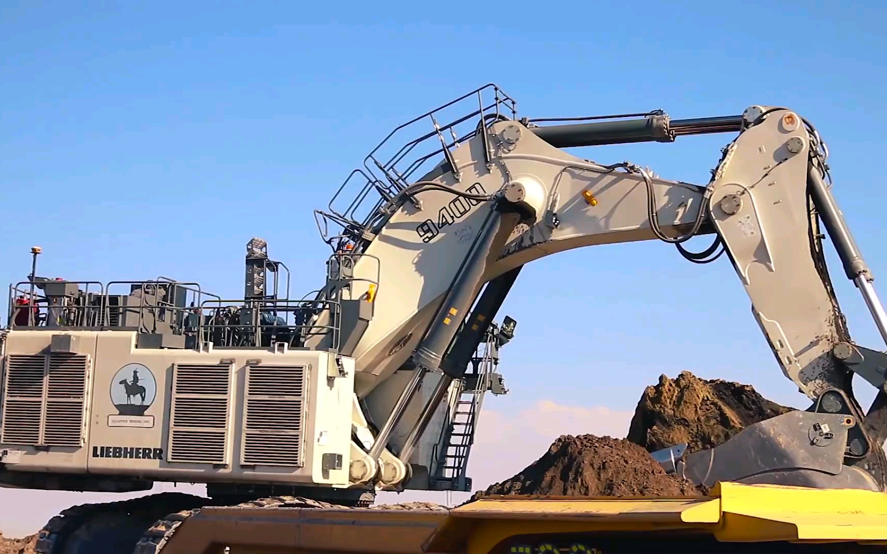 利勃海尔r9400 tier 4f矿用大型挖掘机宣传视频,工作与介绍_哔哩哔哩