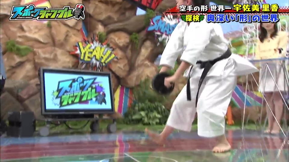 宇佐美里香 女子空手型冠军漂亮的腹肌轮动作 哔哩哔哩 つロ干杯 Bilibili