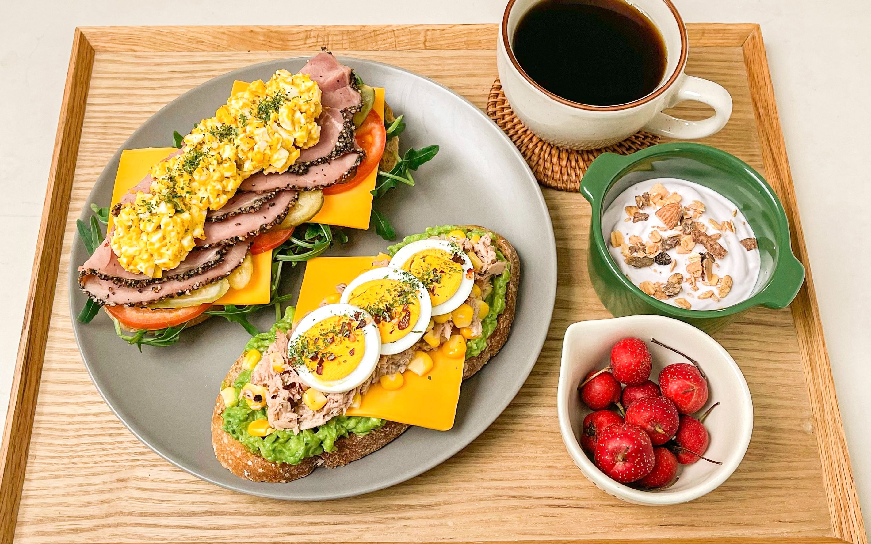 【carolehuyaya】能量海陆双拼开放式三明治:牛油果金枪鱼玉米&牛肉