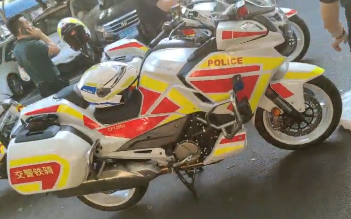 春风1250公升国宾摩托车 · v型双缸 功率105kw 排量1279cc 警用