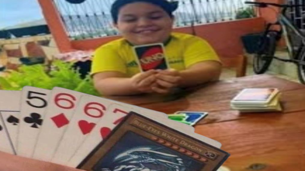 😭第一次玩卡牌游戏时👆...