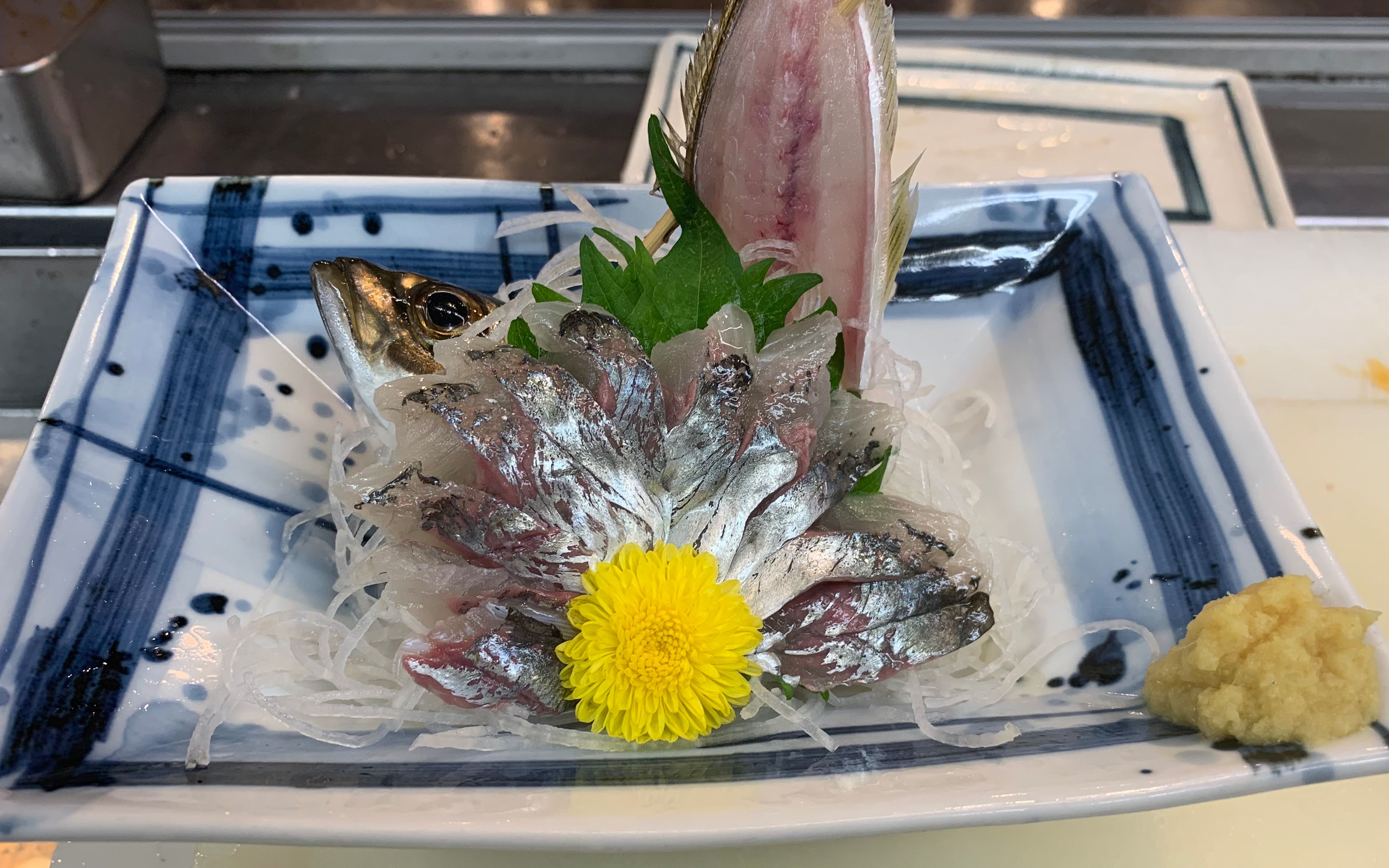 上班偷偷录了活巴浪鱼刺身!_哔哩哔哩_bilibili