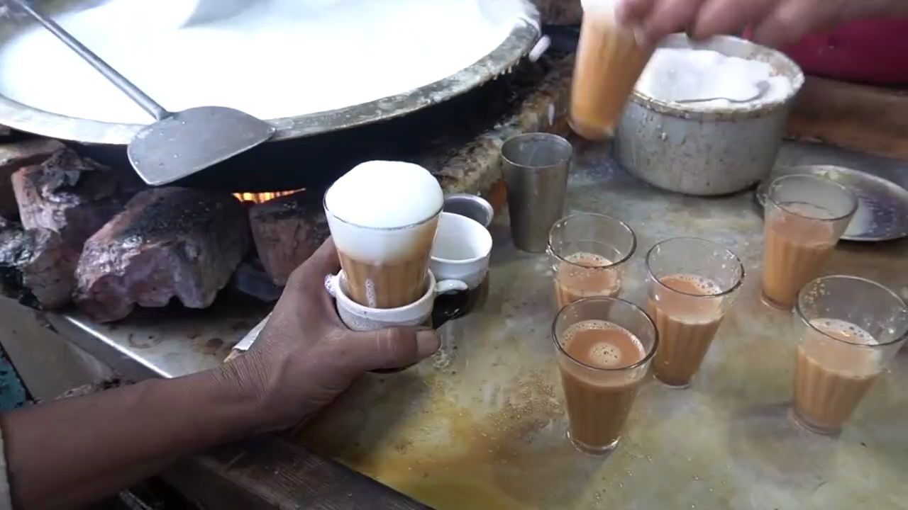 街拍在印度街头喝牛奶不会拉肚子吧