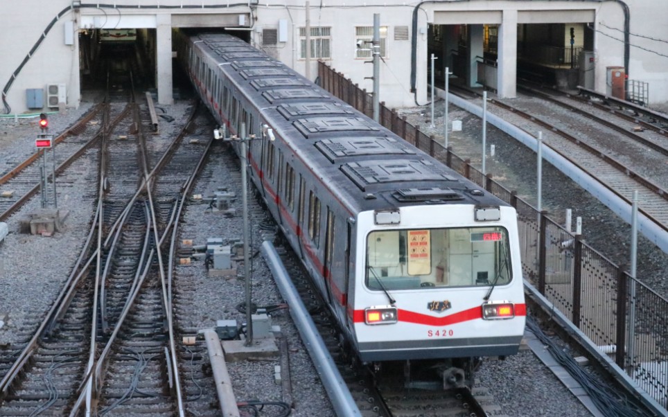 北京地鐵一號線dkz4型電動客車四惠東機位運行視頻