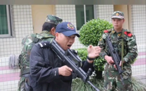 福建警察学院应福建边防总队的邀请,为上海边防总队世博安保机动力量100名官兵进行了警务实战训练.哔哩哔哩bilibili