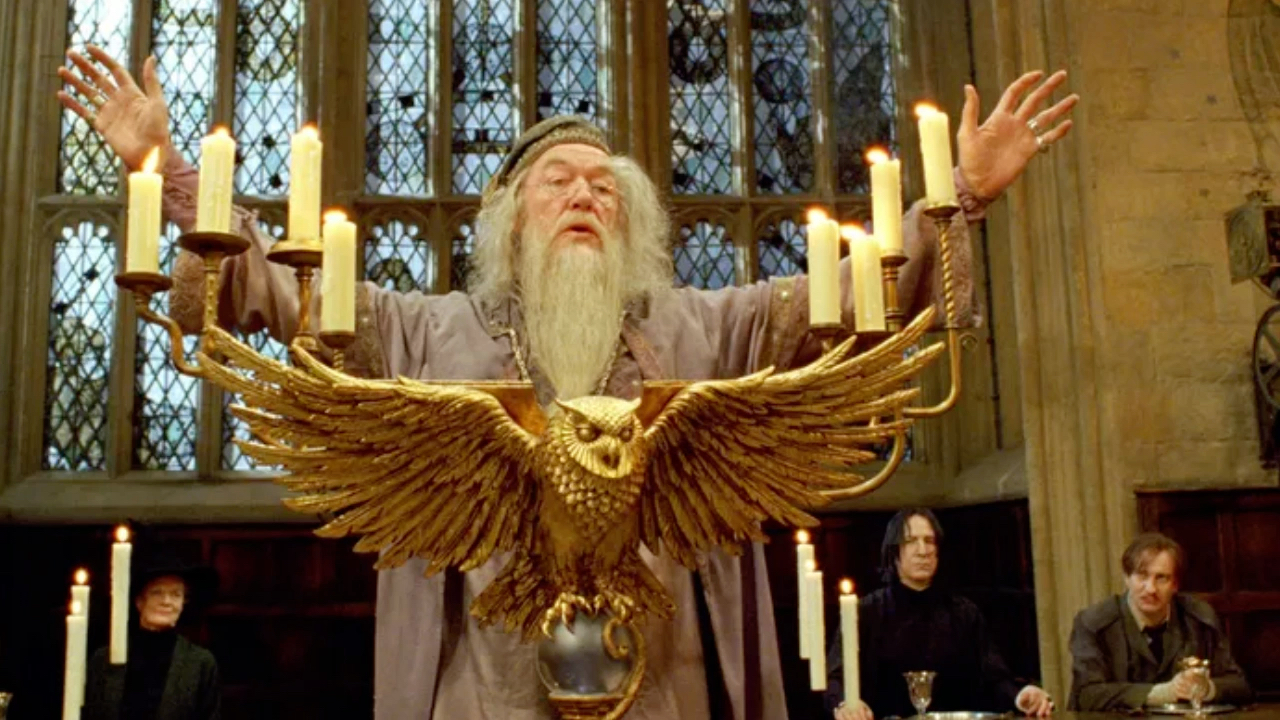 邓布利多(Dumbleodore)(Michael John Gambon,迈克尔ⷮŠ甘本,1940.10.192023.9.28),霍格沃兹降半旗,校长走好!哔哩哔哩bilibili