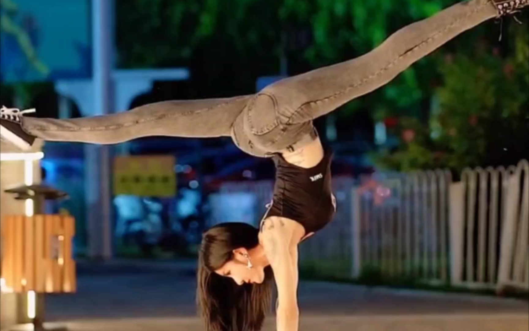 姜雅vajra瑜伽老师惊艳倒立小合集2抖音美女合集