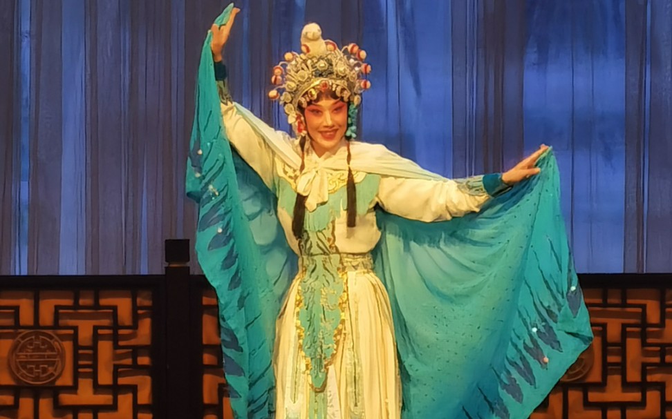 京剧《火凤凰》程萌 升级版打出手 史依弘指导