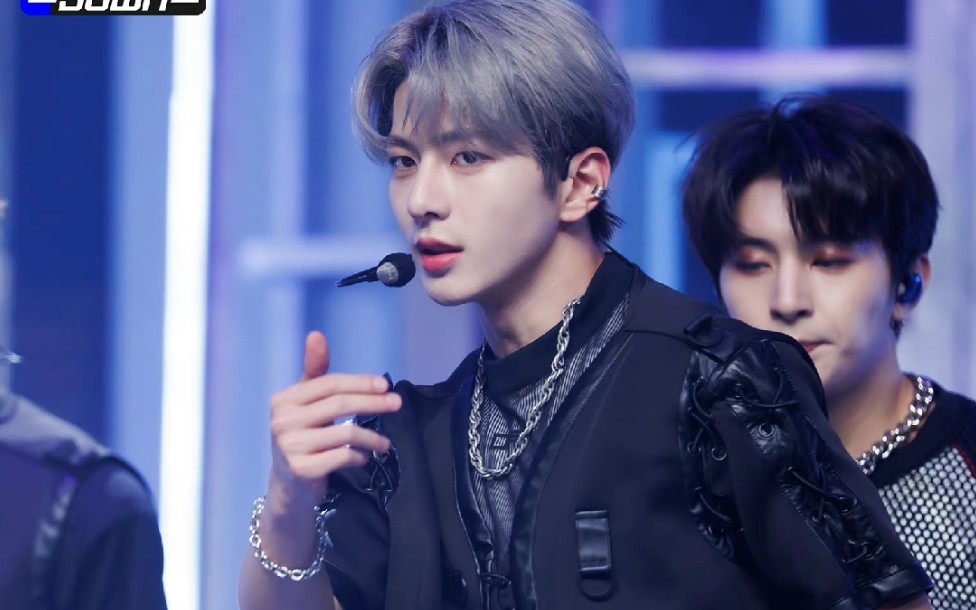 安利golden child崔普闵~穿着皮裤真的很性感呀!