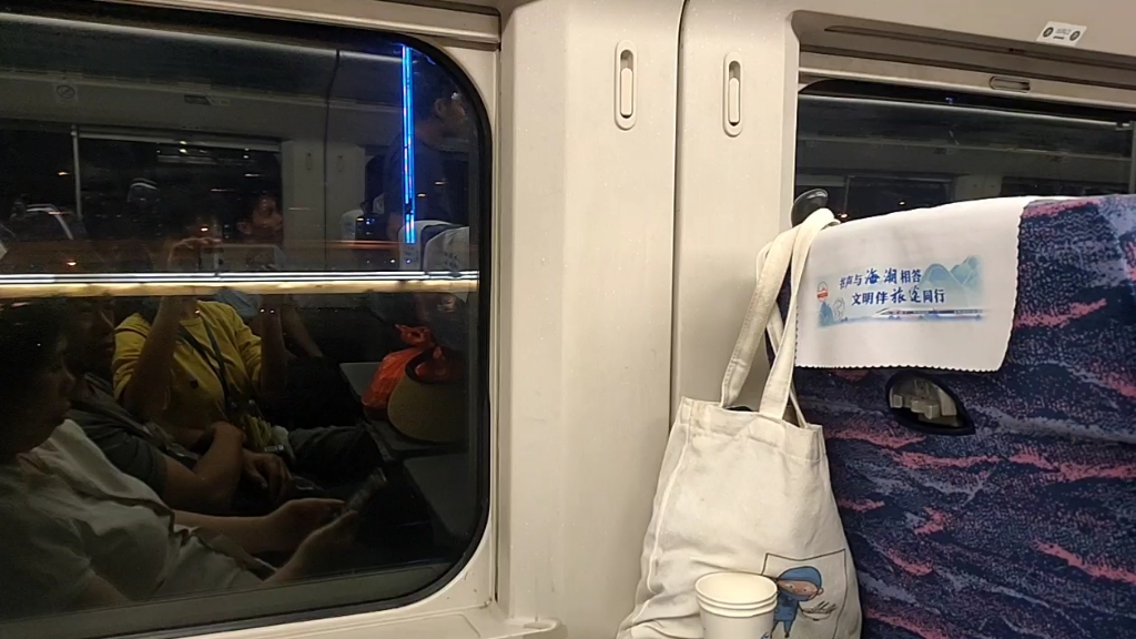 crh2到时候即将进南宁东站停靠站 报站(测试一下新小号2右上角的水印)