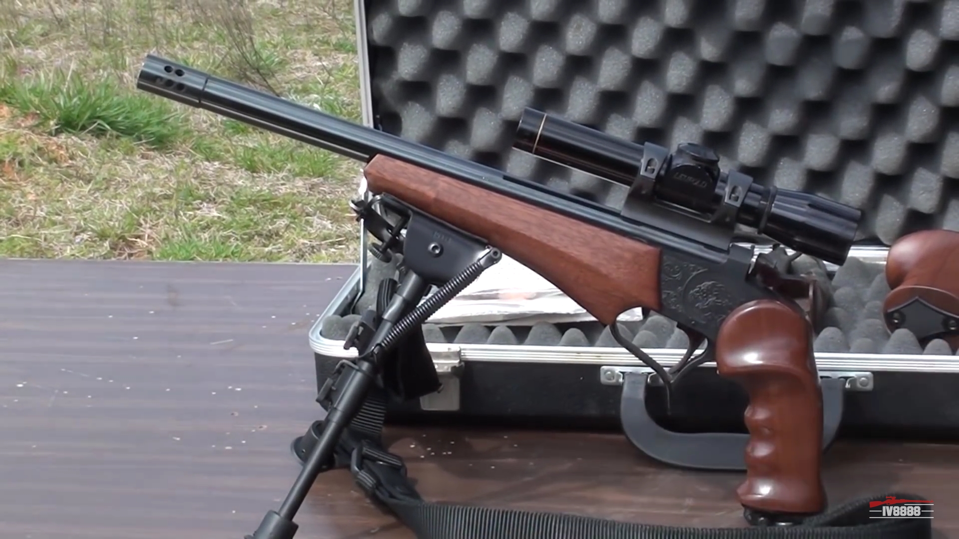 《少女前线》两分钟告诉你为什么手枪"竞争者"有狙击枪的招式(滑稽)