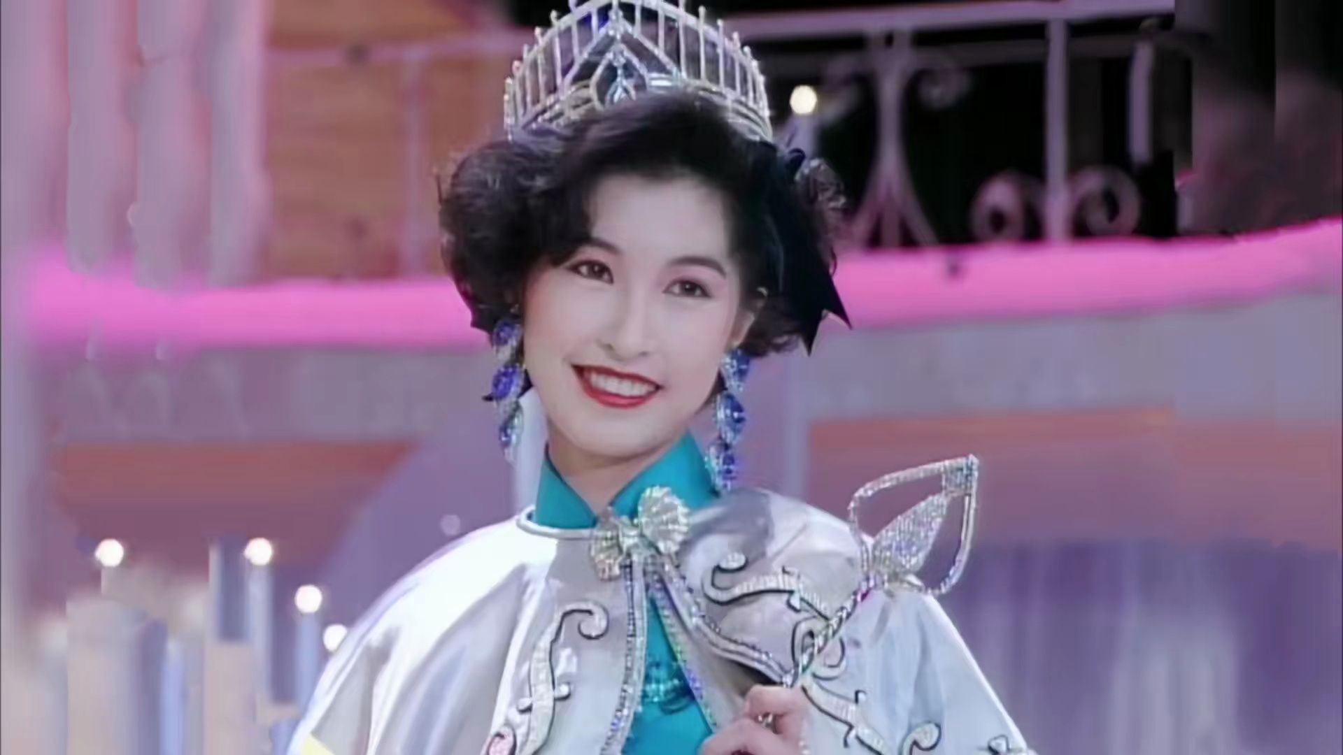 郭蔼明24-56岁荧幕变化,拥有"智慧港姐"美誉之称