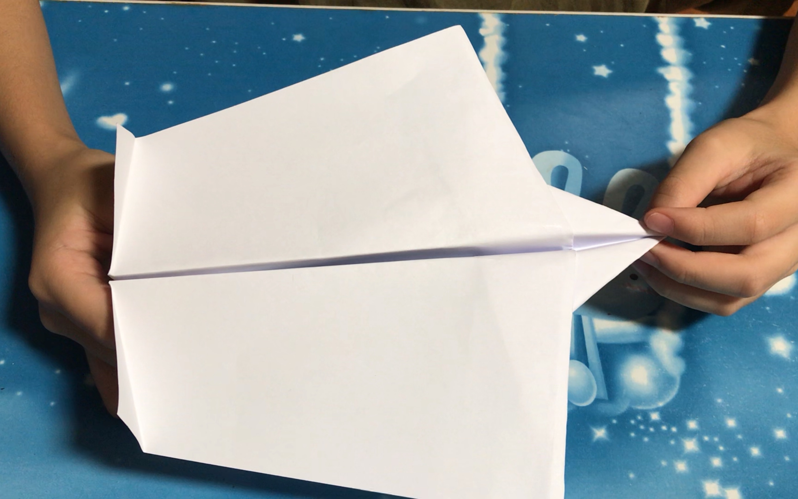 回旋纸飞机 B站